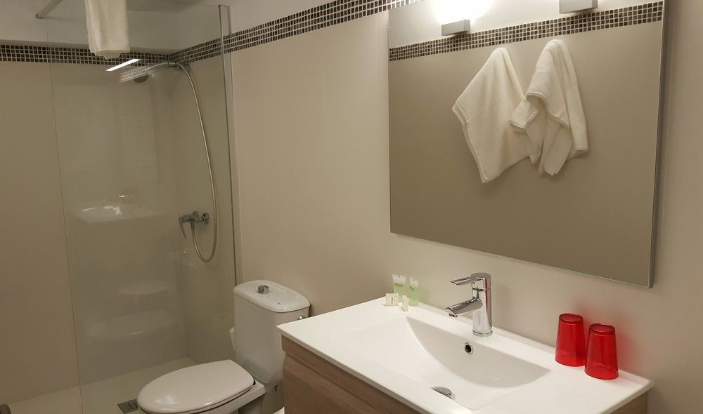 Apartamentos Mr La Racona Santa Llucia Luaran gambar